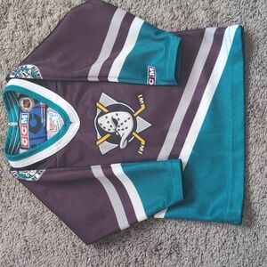 Mighty DUCKS CCM Kids' Teal and Black Hockey Jersey SIZE Toddler medium